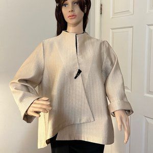 Connie K jacket.  Neutral color size Large.